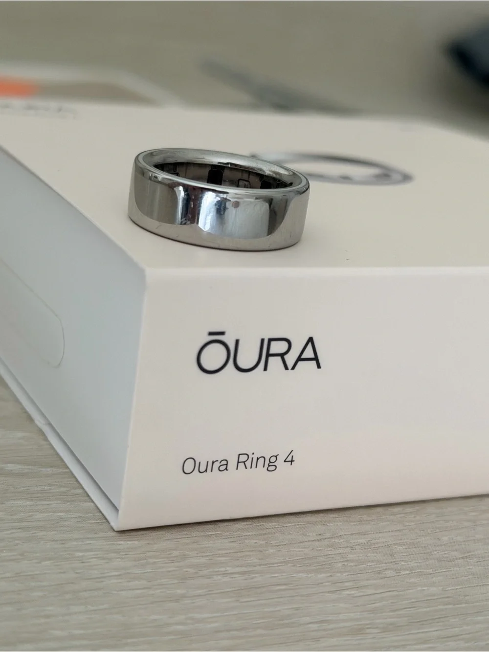 Oura Ring - Gen 4 - Size 8 - Silver: charger, box and amazon covers included